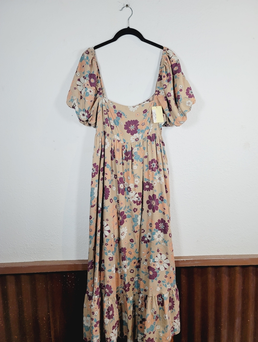 Mod Goddess Floral Puff-Sleeve Maxi Dress in Beige, Size Large